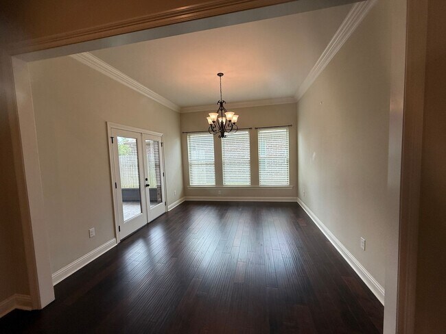 Building Photo - 908 Lakehaven Dr