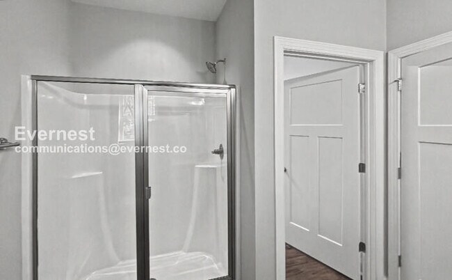 Building Photo - Spacious 3 Bed, 2.5 Bath Home with 2 Car Garage