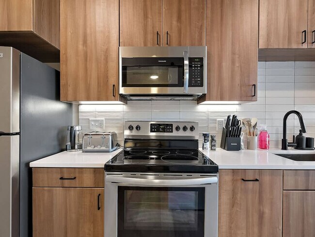 Building Photo - 402 NE 2nd St