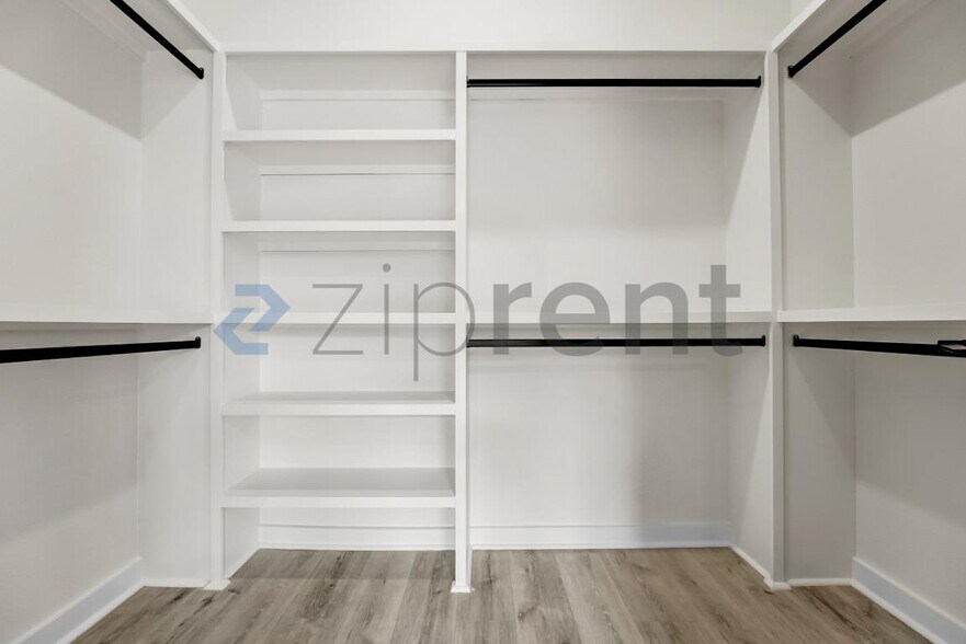 Building Photo - Unit 9102