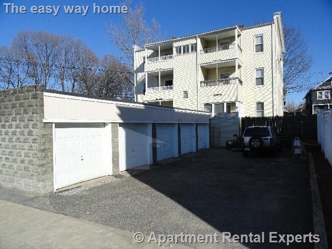 Building Photo - 38 Bond St