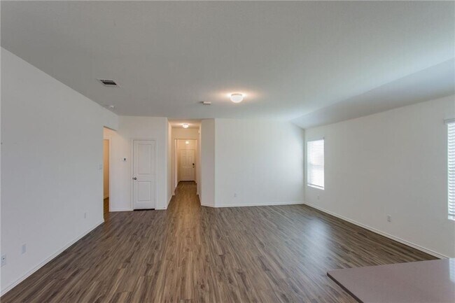 Building Photo - 6412 Laurencia Pl