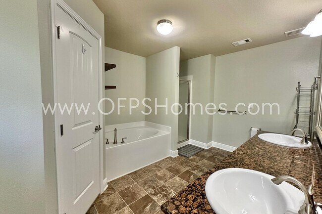 Building Photo - 306 Gauntlet Dr