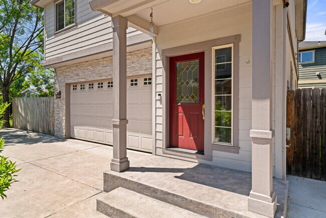 Building Photo - 608 Shadow Way