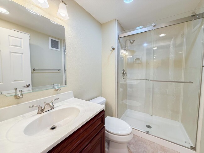 Building Photo - Well Maintained Twin Creeks Home in San Ramon