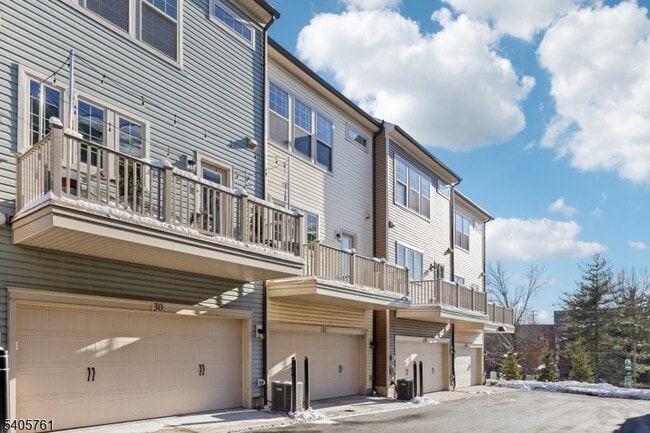 Building Photo - 32 Cortland Ct