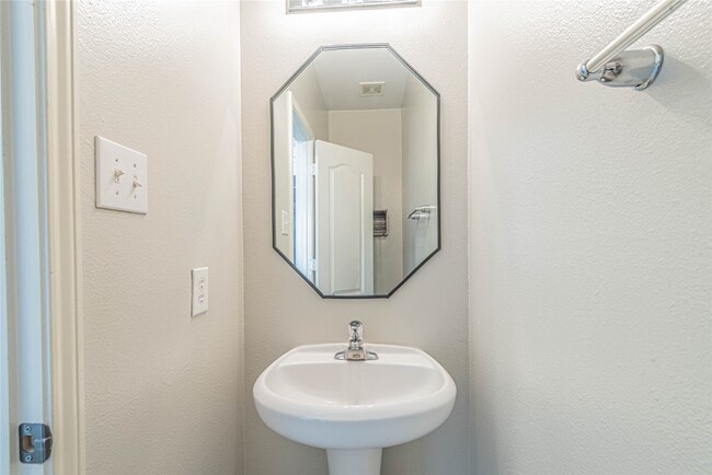 Building Photo - 17223 Brookhollow Ct Dr