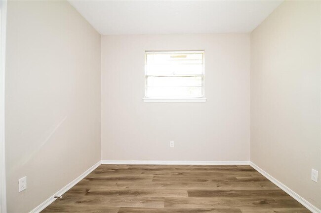 Building Photo - 4220 Corbett Dr