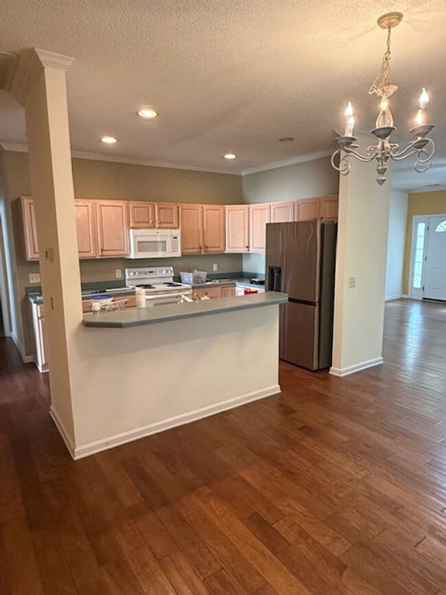 Building Photo - Freshly painted single story in popular Westbury Park.