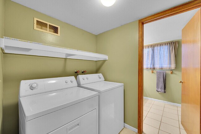 Building Photo - $2,795.00, 4-bed, 2.5-bath located in West...