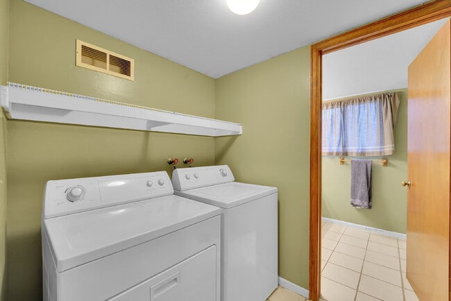 Building Photo - $3,095.00, 4-bed, 2.5-bath located in West...