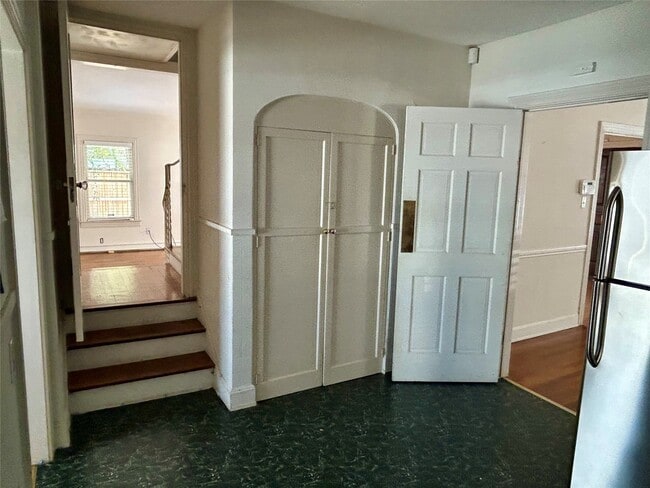 Building Photo - 2038 Lexington St