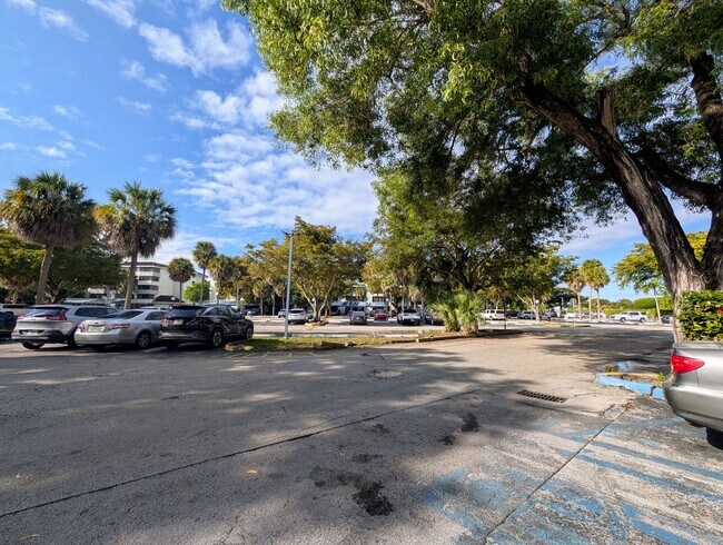 Building Photo - Spacious 2BR/2BA Residence – Great Kendall Location