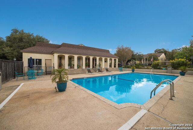 Building Photo - 8702 Village Dr
