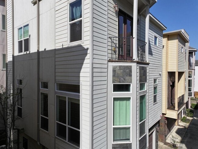 Building Photo - 2014 Sabine St