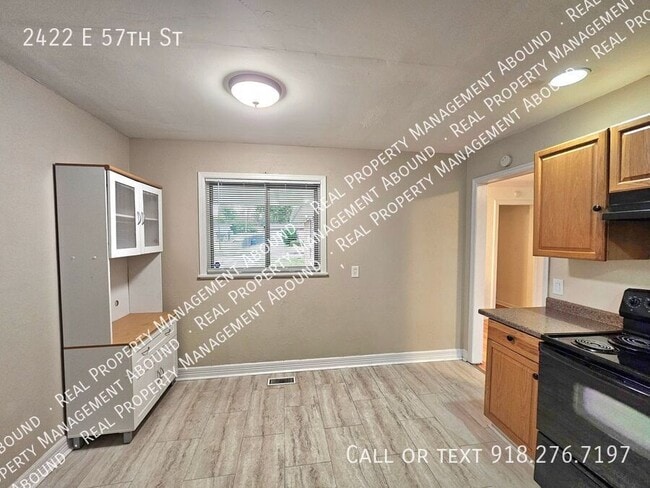 Building Photo - 2422 E 57th St