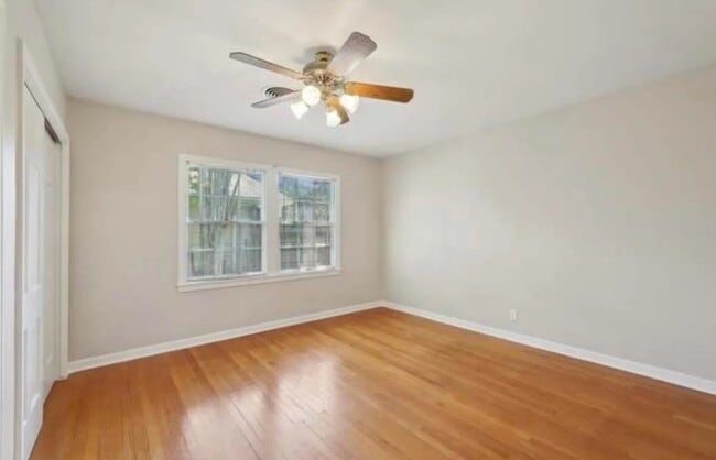 Building Photo - 1235 Elaine Dr