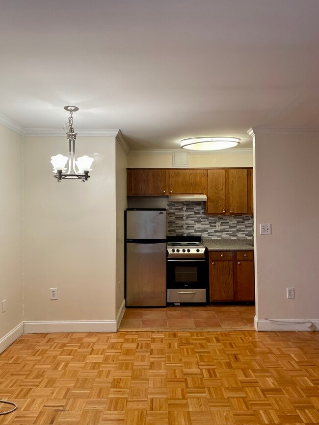 Building Photo - 1111 River Rd