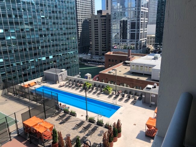 Building Photo - 345 N La Salle Dr