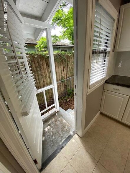 Building Photo - 4565 Royal Ave