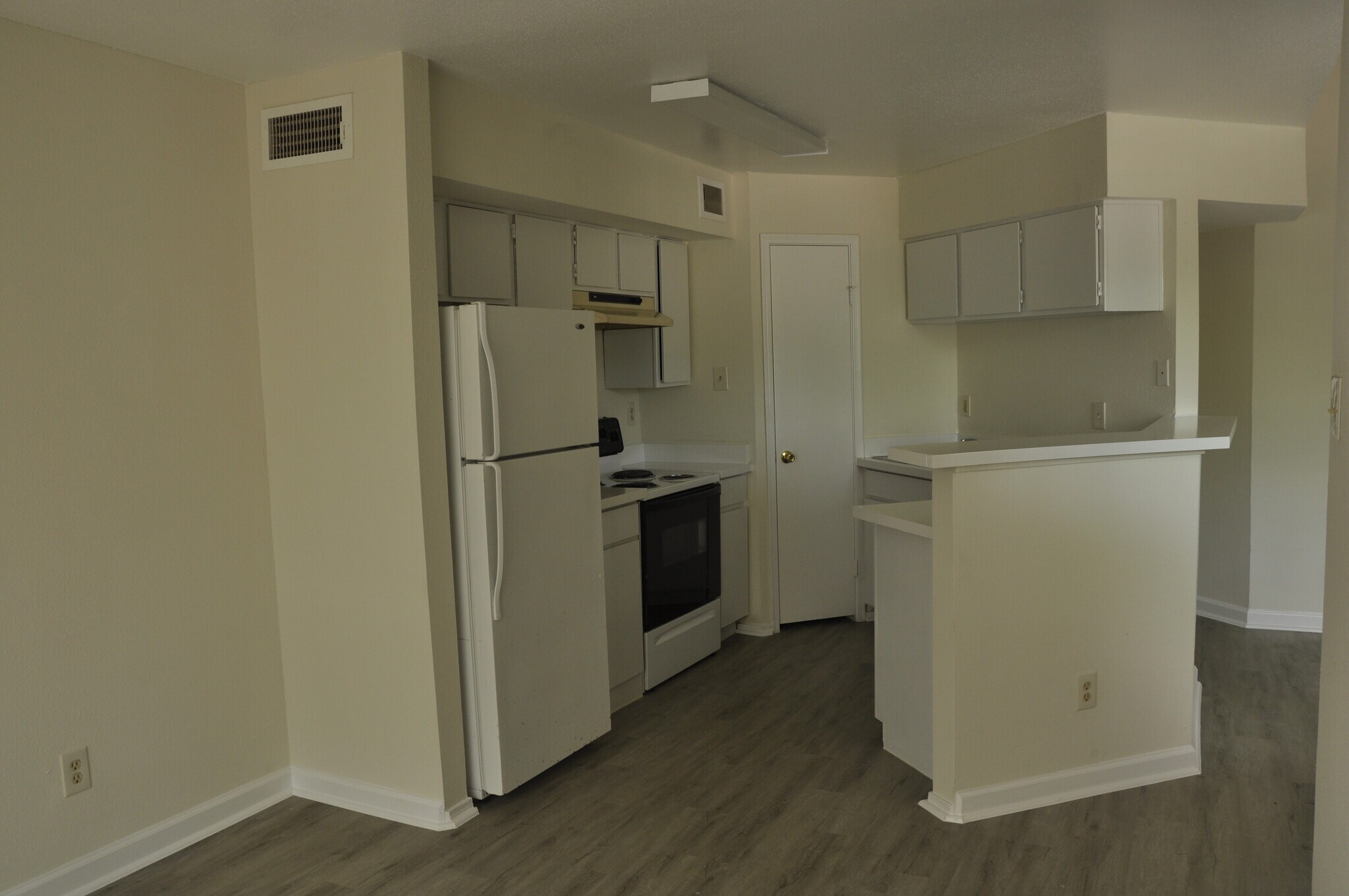 Building Photo - 7200 W T C Jester Blvd