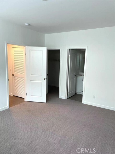 Building Photo - 11042 Momentum Dr