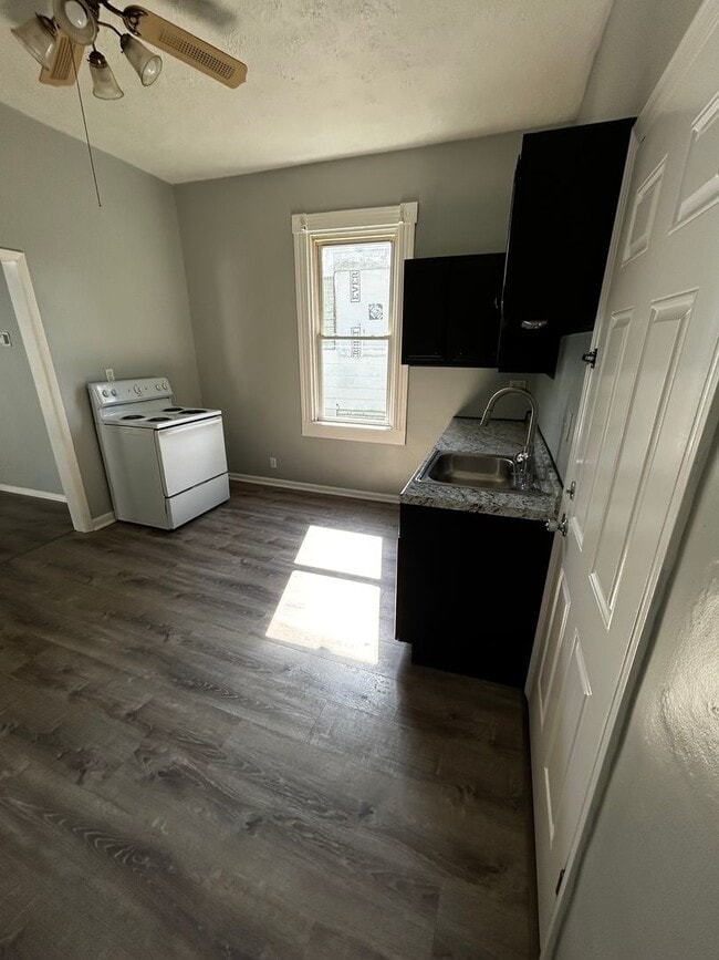 Building Photo - Beautiful Newly Renovated Home 3 BEDROOM 1 BATH, FENCED YARD, Bonus Space