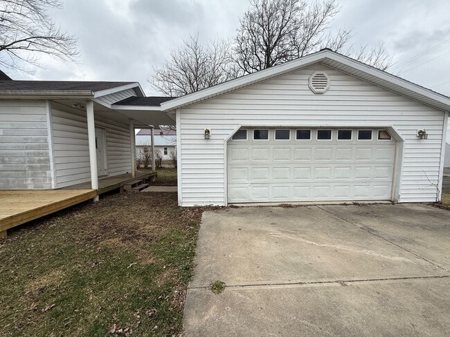 Building Photo - 3 Bedroom Home - Daleville