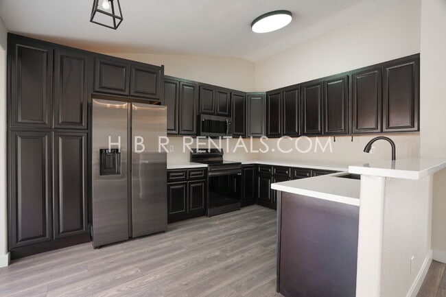 Building Photo - Single Story 3 bedroom home *SOLAR* *POOL*...