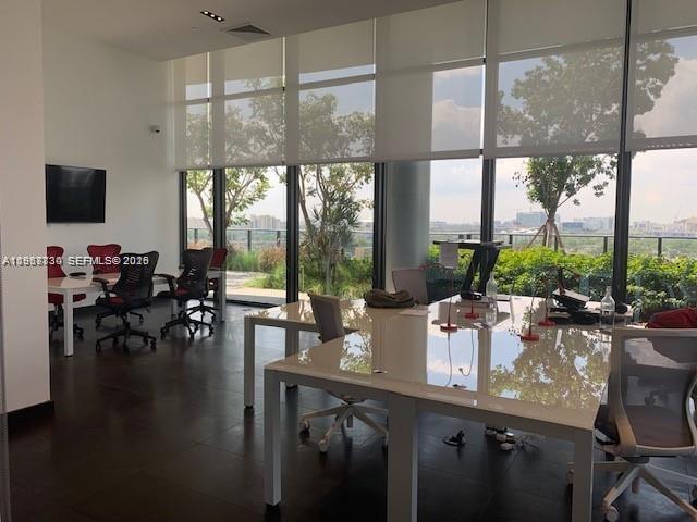 Building Photo - 1600 NE 1st Ave