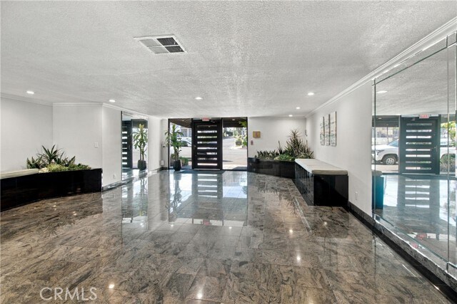 Building Photo - 14115 Moorpark St