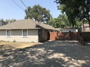 Building Photo - 4 bedroom 2 bath next to Chico State.