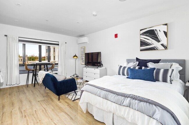 Building Photo - Mosaic