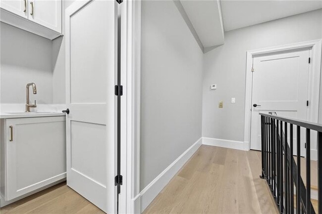 Building Photo - 5133 Fifth Ave