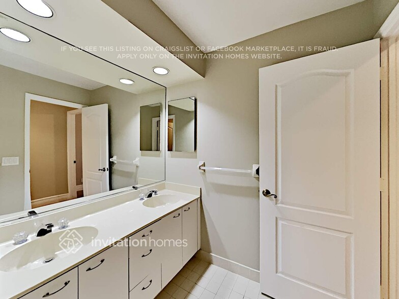 Building Photo - 1076 Deerwood Ln