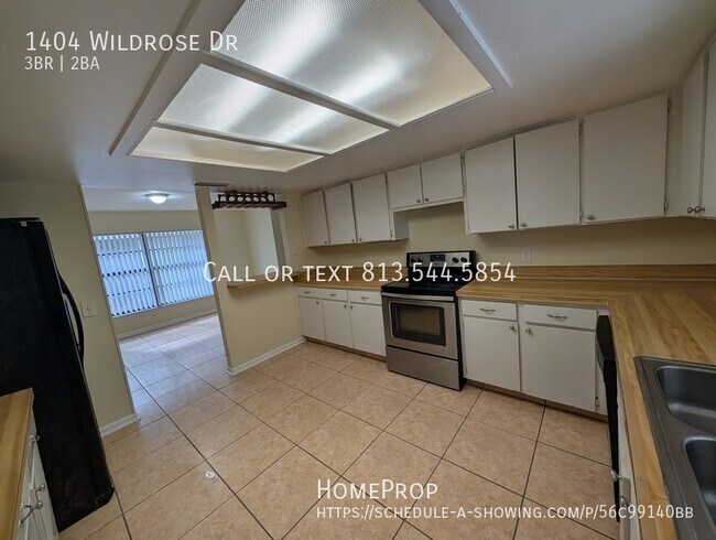 Building Photo - 1404 Wildrose Dr