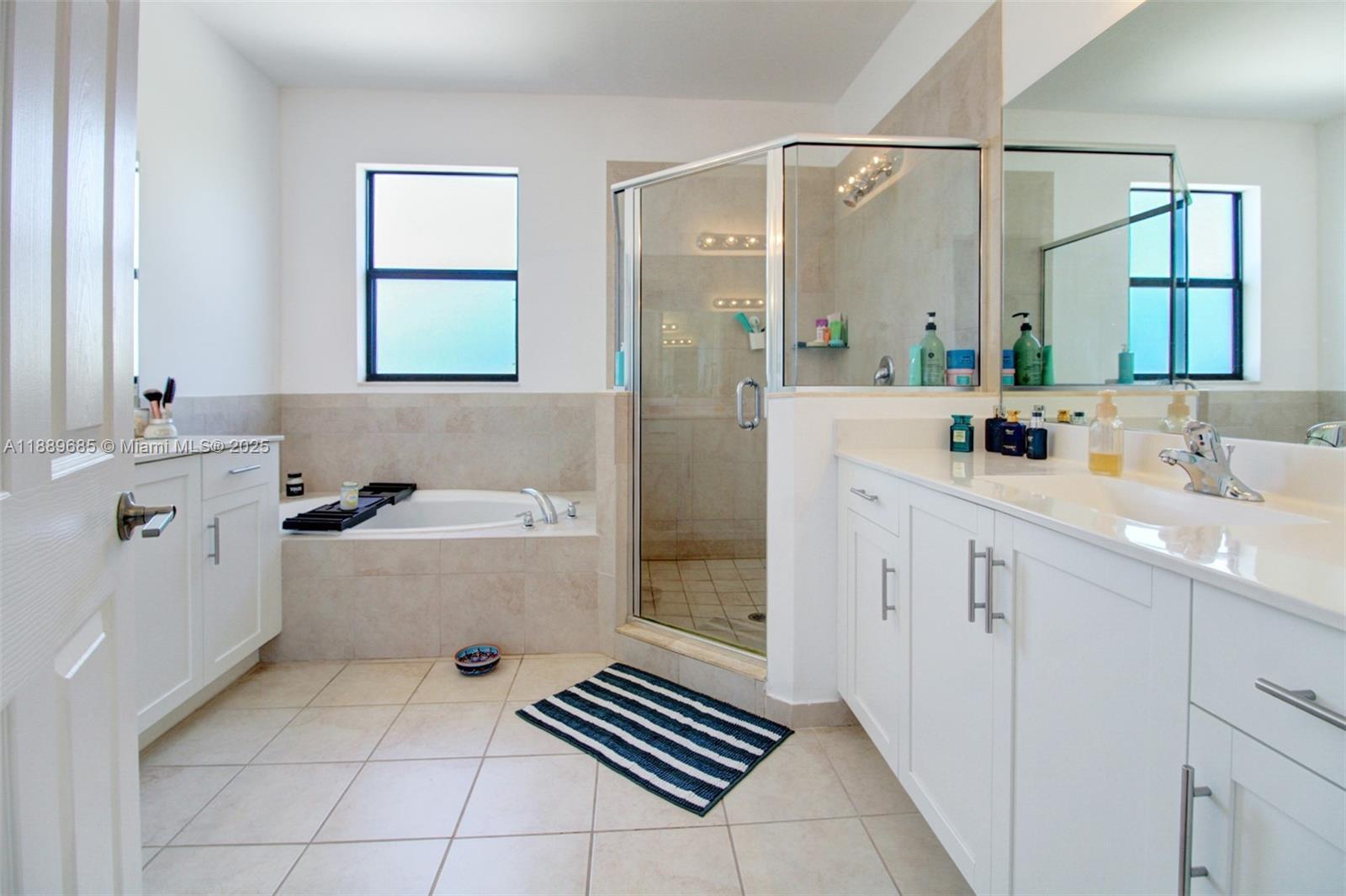 Building Photo - 21016 NE 2nd Ct