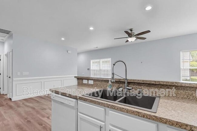 Building Photo - 317 Savannah River Dr