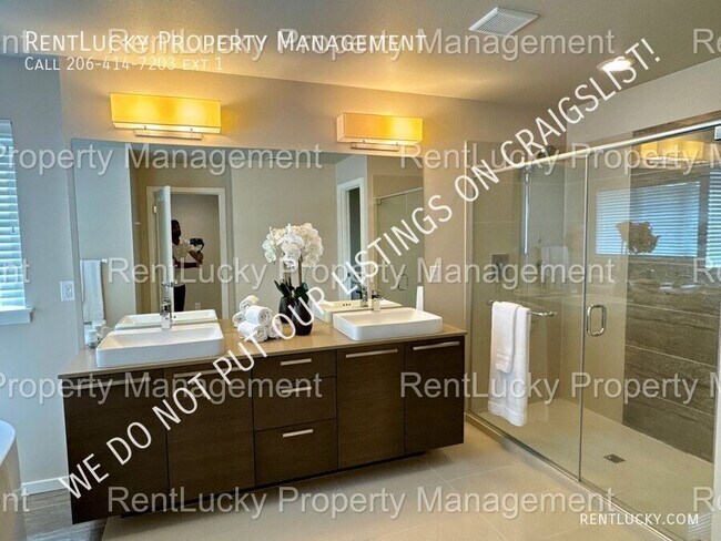 Building Photo - 34601 56th Ct S