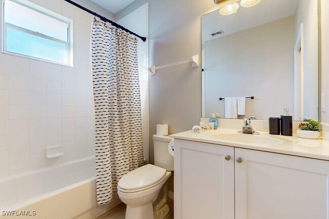 Building Photo - 350 Robin Hood Cir