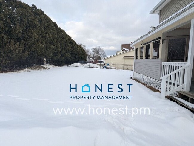 Building Photo - 162 College Ave