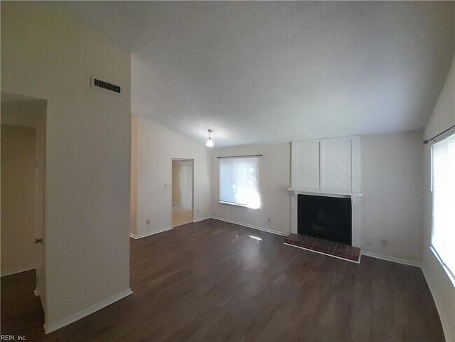 Building Photo - 5719 Earnhardt St