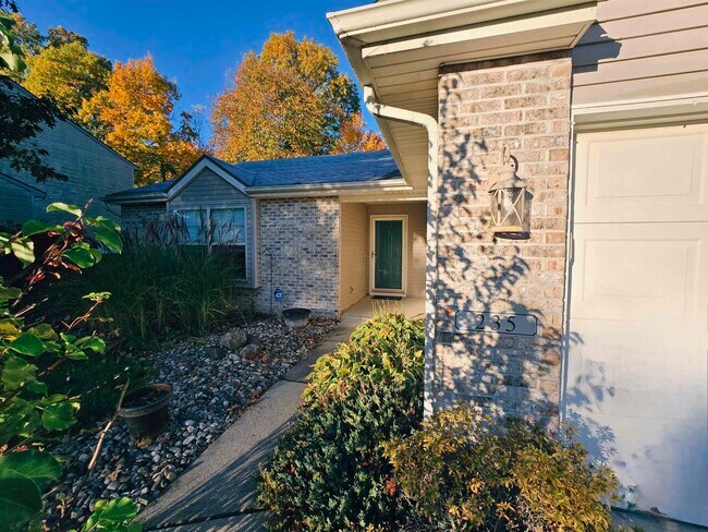 Building Photo - 235 Spring Forest Ct