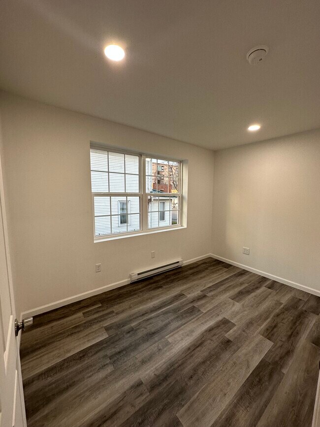 Building Photo - 316 Cherry St