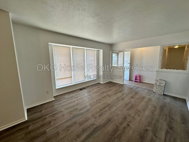 Building Photo - 1428 SW 72nd St