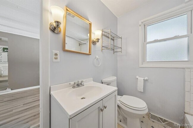 Building Photo - 2266 Newberry Rd