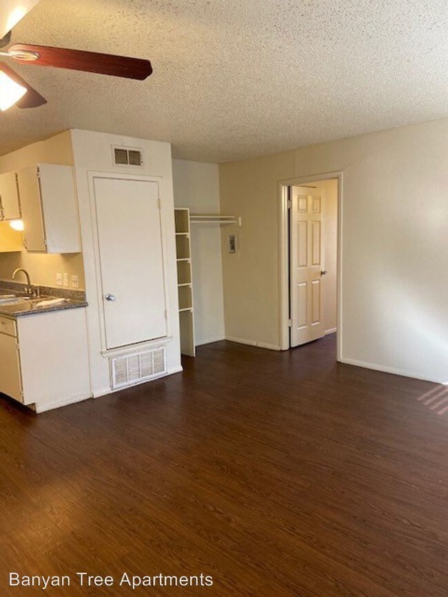 Building Photo - 8150 Cross Creek