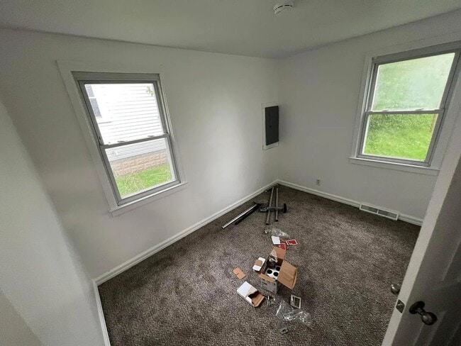 Building Photo - 4 Bedroom 1.5 bath house for rent