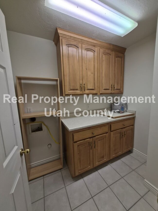 Building Photo - Beautiful Orem Home New Paint and Flooring