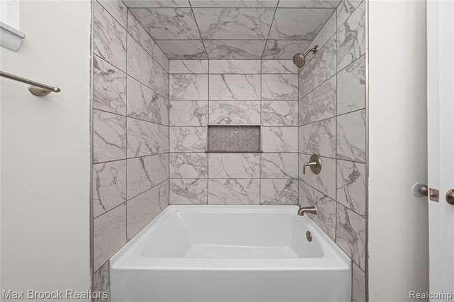 Building Photo - 6695 Lahser Rd